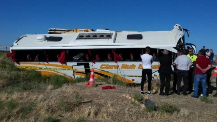 Aksaray’da yolcu otobüsü devrildi!