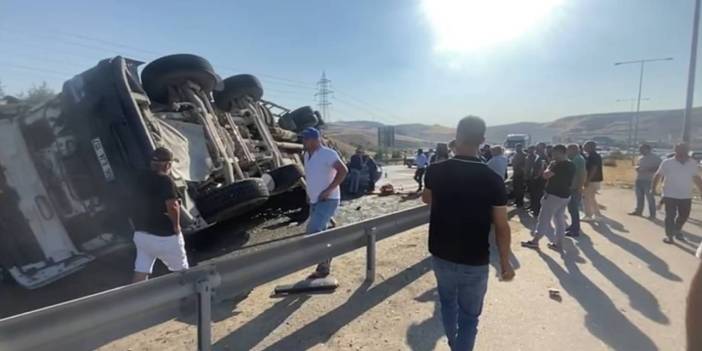 Ankara'da korkunç kaza: Beton mikseri otomobilin üzerine devrildi
