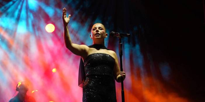 Merve Özbey'i avuçları patlayana kadar alkışladılar