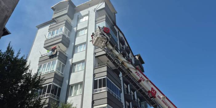 7 katlı apartmanda yangın çıktı: 1'i çocuk 5 kişi mahsur kaldı