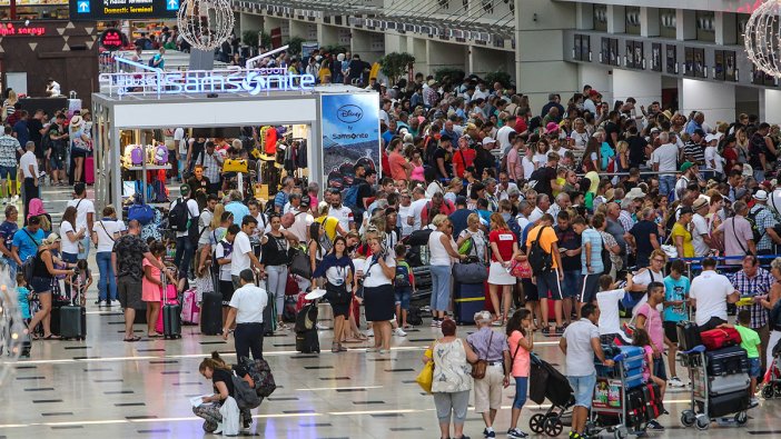 Turistlerin yüzde 80'i seyahatlerini iptal etti