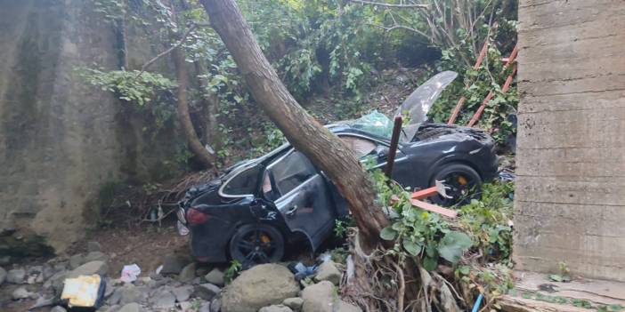 1 çocuğun öldüğü feci kaza: Otomobil köprüden uçtu!