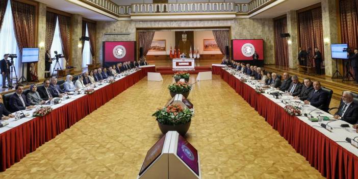 Süreç komisyonunda Ahmet Özer teklifi: CHP kayyumları, cumartesi anneleri ve şehit annelerini hatırlattı