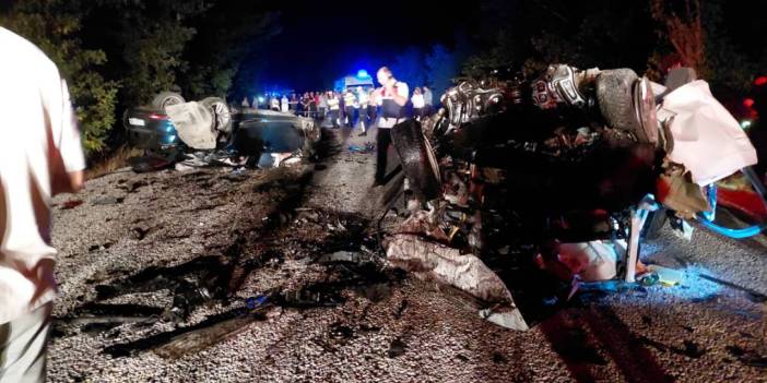 Çanakkale'de feci kaza! Paramparça olan araçlarda 6 kişi can verdi