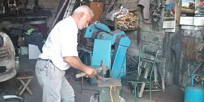 40 derece sıcaklıkta 47 yıldır demir dövüyor