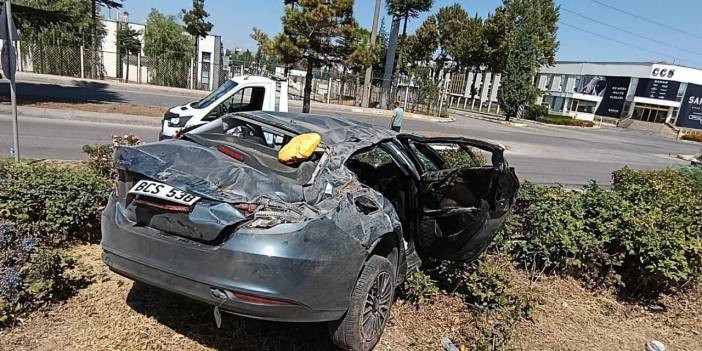 Arabaları şarampole yuvarladı: Oğlu öldü, baba ağır yaralı