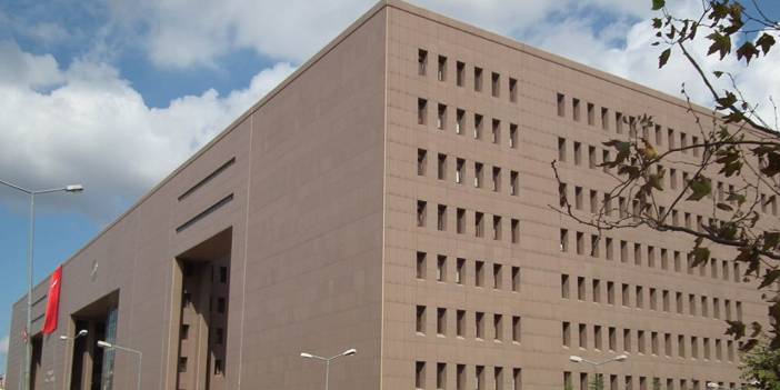 Firari hükümlü adliyede cirit atmış! Sahte e-imza ile dava üstüne dava açmış