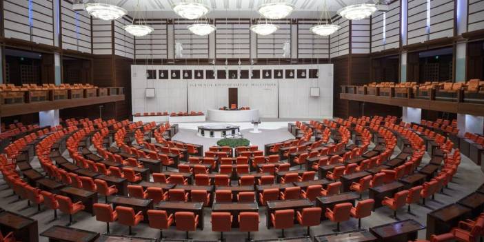 TBMM’de temizlik mesaisi başladı! Vekillerin kirletmediği (!) koltuklar da yıkanacak