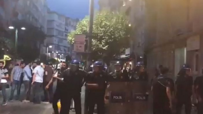 Polis, Kadıköy'de ODTÜ'deki ağaç katliamını protesto eden öğrencilere müdahale etti