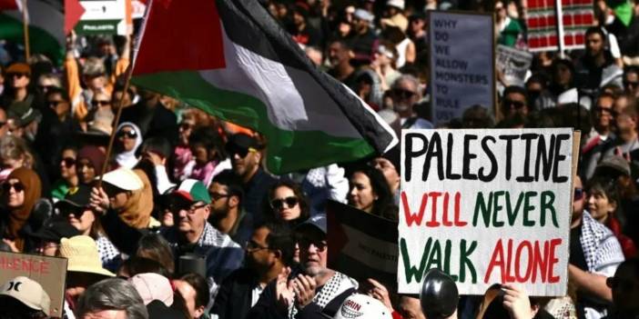 Avustralya'da on binlerce kişi Filistin'e destek için yürüdü