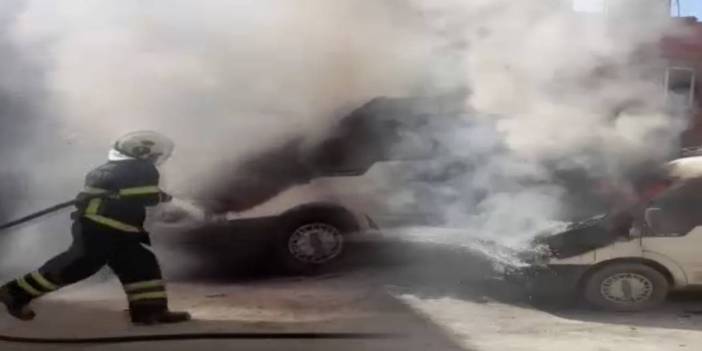 Minibüs bir anda alev topuna döndü!