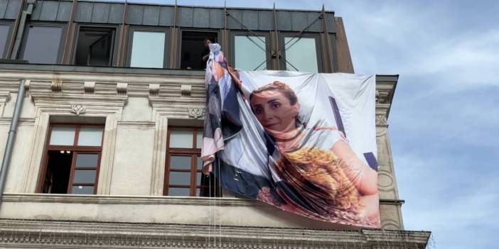 Beyoğlu'nda miting öncesi İnan Güney'in aile fotoğrafı kaldırıldı