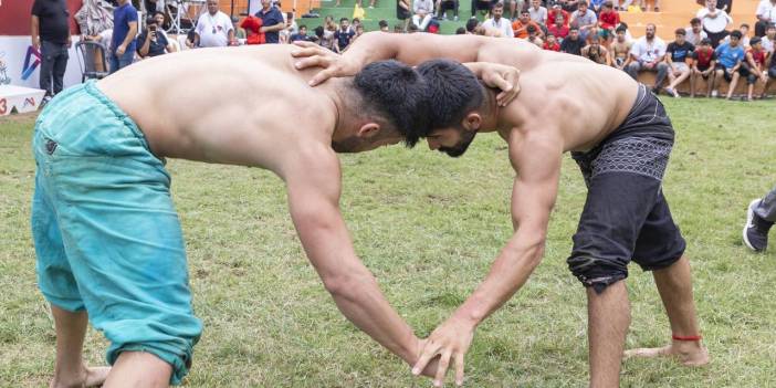 Mersin'de 30 Ağustos coşkusu: 40 ilden 500 pehlivan katıldı