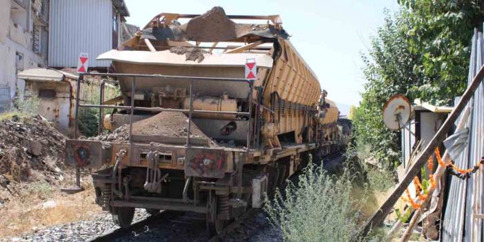Malatya'da yük treni yayaya çarptı: Durumu ağır