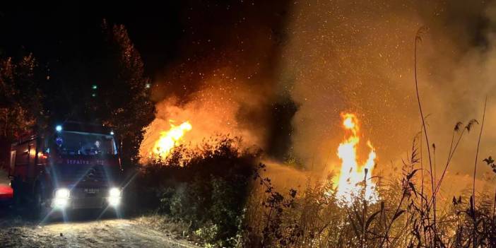 Yangına hortumla müdahale ederken çalılara takıldı! Yardımına itfaiye koştu