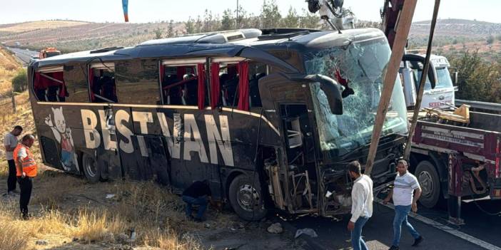 Son dakika |Şanlıurfa'da yolcu otobüsü devrildi: Çok sayıda yaralı var