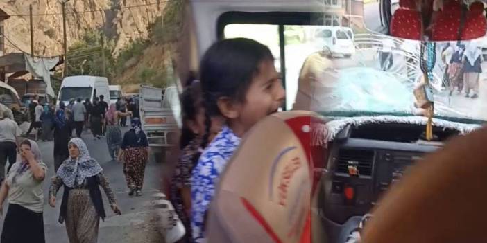 Hakkari’de korku dolu anlar! Minibüse taşlı sopalı saldırı