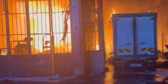 İzmir’de sanayi sitesi alevlere teslim oldu! 8 iş yeri küle döndü
