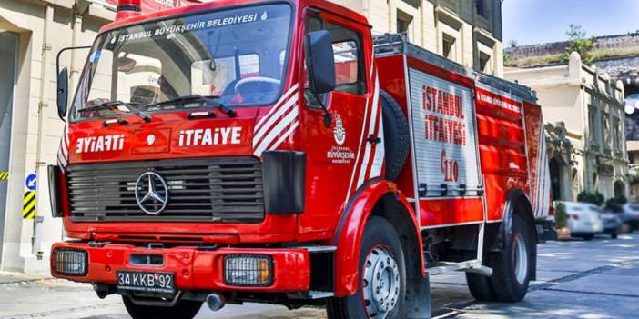 Avcılar'da bir evde başlayıp 3 binaya sıçrayan yangın kontrol altında