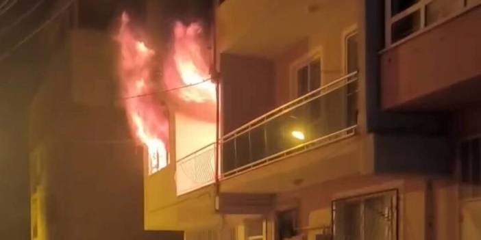 Borç bunalımındaki baba evini yakarak canına kıydı: Oğlu balkondan atlayarak kurtuldu