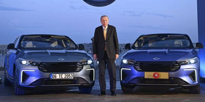 TOGG T10F hediye edildi Erdoğan direksiyonuna geçti