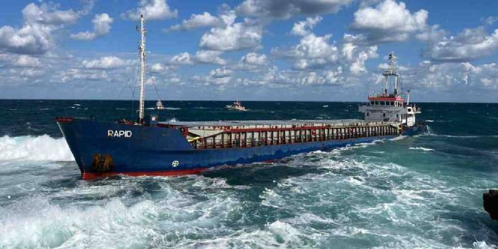 81 metrelik kuru yük gemisi karaya oturdu!