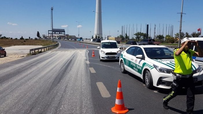 D-100'de çökme! Ankara yönü trafiğe kapatıldı