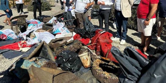 1 saatte 1,5 ton çöp toplandı: Denizden çıkanlar 'pes' dedirtti