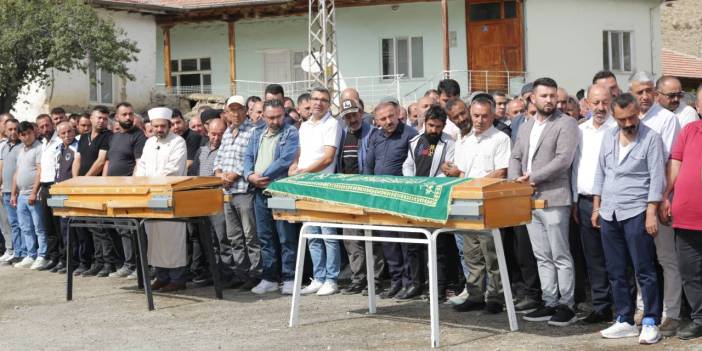 Trafik kazasında hayatını kaybeden 3 yaşındaki ikizler defnedildi