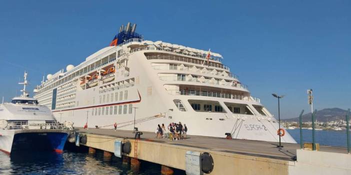 Bodrum'a turist akını: 'Europa 2' kruvaziyeriyle 481 yolcu geldi