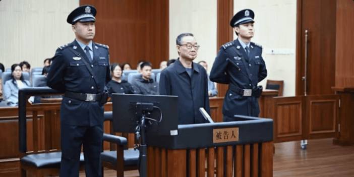 Rüşvetle suçlanan eski bakana idam cezası