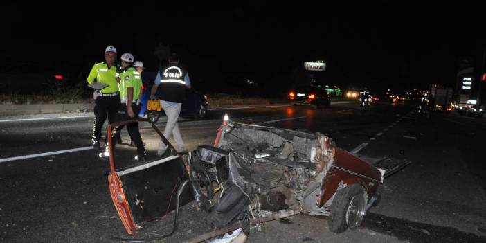 Manisa'da otomobil ikiye bölündü: 5 kişi olay yerinde can verdi! Çok sayıda yaralı var