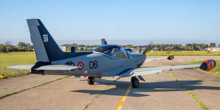 İtalya'da düşen askeri eğitim uçağında 2 asker hayatını kaybetti