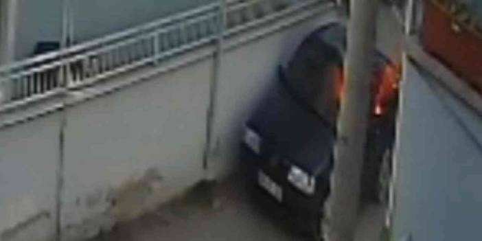 Husumetlisinin arabasını benzin döküp yaktı: O anlar kamerada!