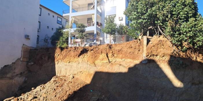 Antalya'da toprak kaydı: 2 katlı bina tahliye edildi