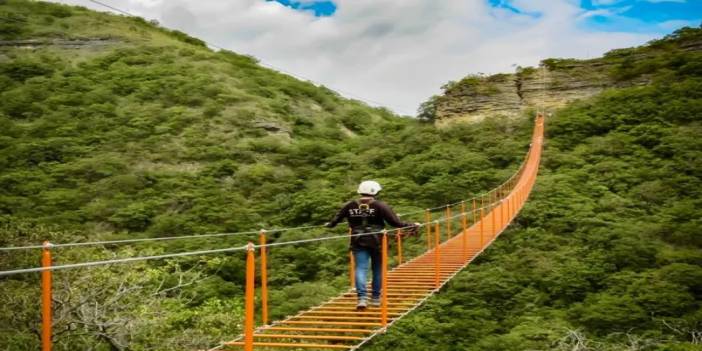 Kolombiya'da asma köprü turizmi dönemi