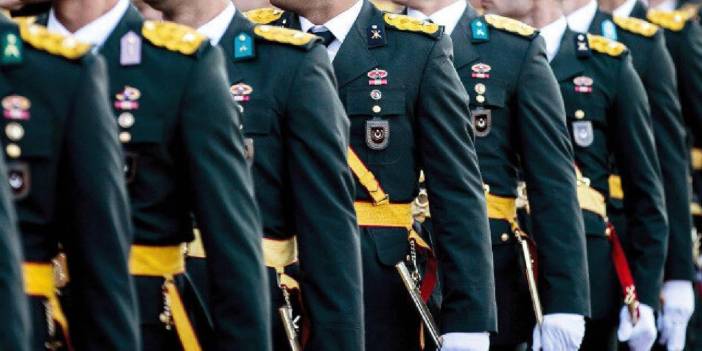 Atatürk'e saygısızlık yapanlar mahkeme kararıyla geri döndü: İhraç edilen teğmenlerden sert mektup!