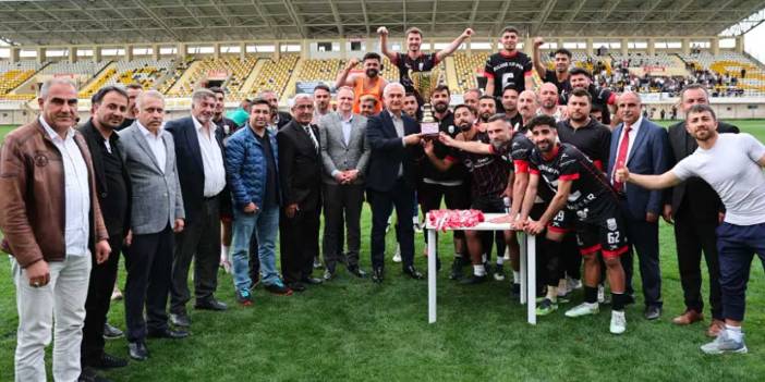 Futbolcular esnaftan yardım istedi