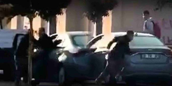 Okul müdürünü ailesinin yanında bacaklarından vurdular! O anlar saniye saniye kaydedildi