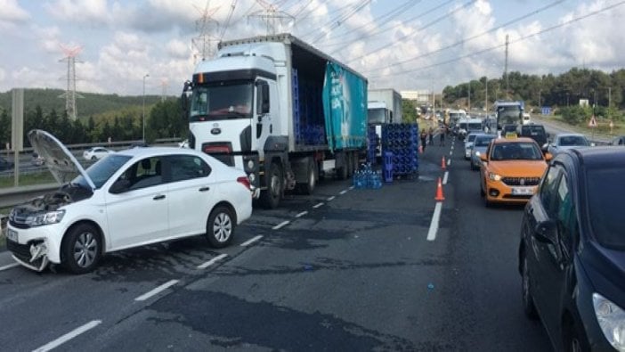 TEM otoyolunda "damacana" kazası! Trafik durma noktasına geldi