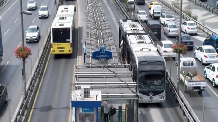 Metrobüste kız çocuğuna taciz iddiası!