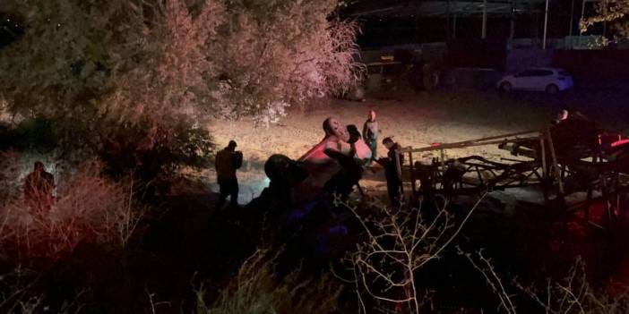 Sürücü direksiyon hakimiyetini kaybetti: Araç şarampole devrildi! Ölü ve yaralılar var