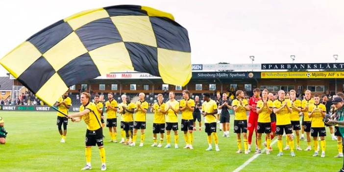 Bin 500 nüfuslu köy takımı kupayı kaldırdı: Şampiyonlar Ligi'nde mücadele edecek