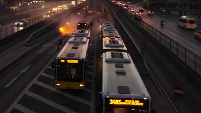 Avcılar'da metrobüs aracında yangın