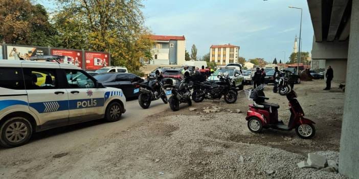 Elektrikli bisiklet otomobilin altında kaldı: Sürücü öldü