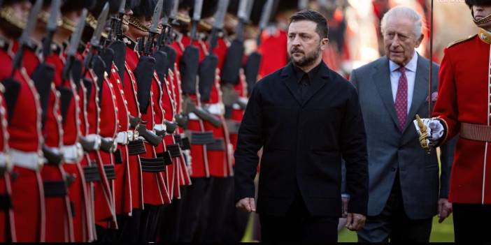 Zelenski, Londra’da Starmer’la bir araya geldi: Rusya'ya 'baskı' mesajı