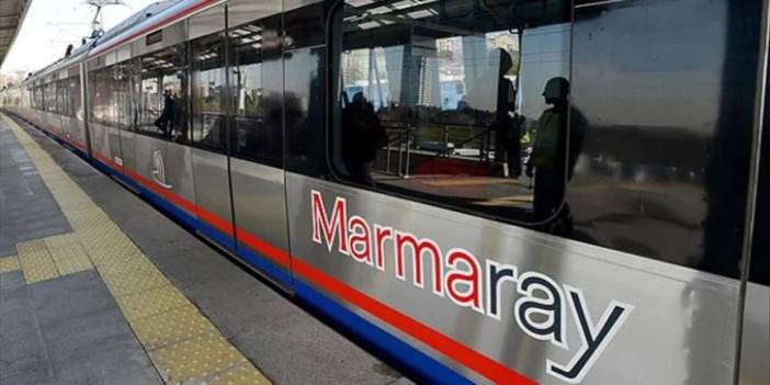 Marmaray'da bir yolcu raylara atladı!