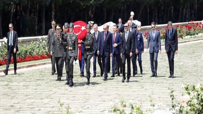 Cumhurbaşkanı Erdoğan ve YAŞ üyeleri Anıtkabir'de