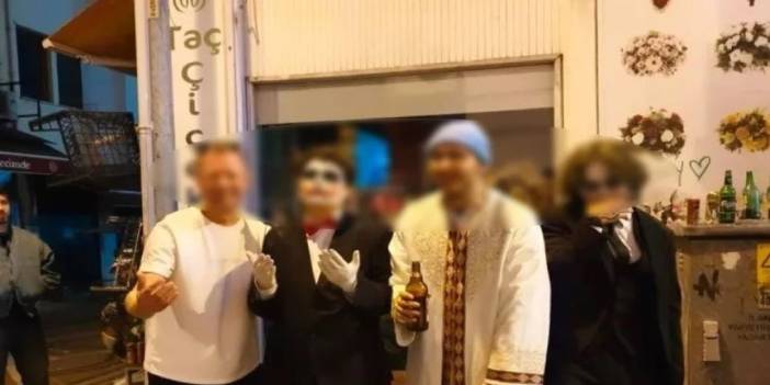 Alkollü etkinliğe imam cübbesiyle katıldı