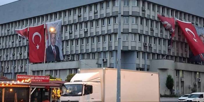 Zonguldak Valiliğinde skandal: Atatürk posterleri klima arkasına sıkıştırıldı!